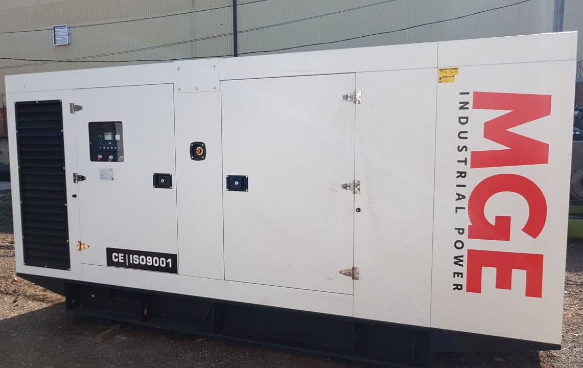 Дизельный генератор Doosan MGE 520-Т400 в кожухе с АВР