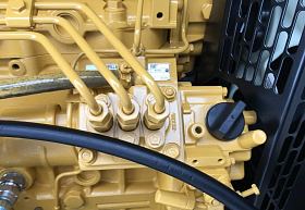 Дизельный генератор Caterpillar DE13.5E3 в кожухе — фото 5