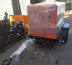 Винтовой компрессор ЗИФ СВЭ 13/0,7 в кожухе на шасси — фото 5